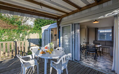 Accommodation:&nbsp;Le Cygne 400.10