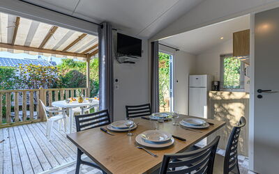 Accommodation:&nbsp;Le Cygne 400.10
