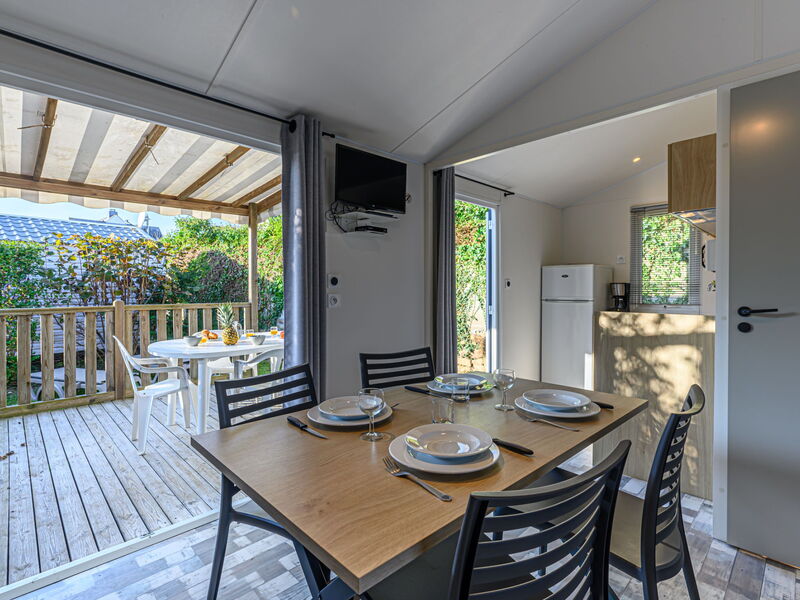 Accommodation:&nbsp;Le Cygne 400.10