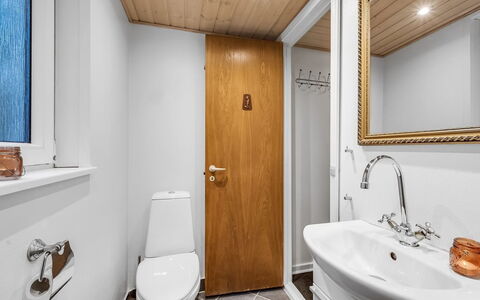 Brawith - 700M to the Fjord: Plumbing Fixture, Bathroom, Flooring, Wood, Sink, Bathroom Sink, Floor, Interior Design, Tap, Plumbing