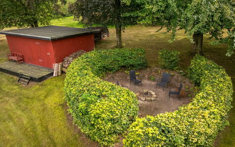 Jantje - 500M to the Fjord: Leaf, Shrub, Garden, Groundcover, Lawn, Spring, Backyard, Landscaping, Yard, Hedge
