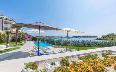Villa Vizula: Coastal And Oceanic Landforms, Coast, Resort, Sea, Shore, Beach, Ocean, Tropics, Bay, Swimming Pool