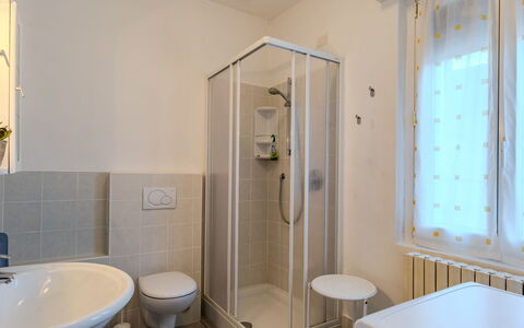 Delma: Interior Design, Flooring, Floor, Room, Ceiling, Furniture, Plumbing Fixture, Apartment, Sink, Tap