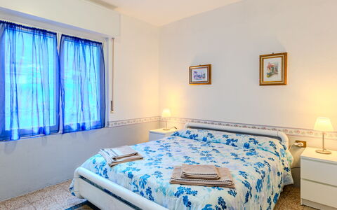 Delma: Bedroom, Bed, Interior Design, Furniture, Floor, Flooring, Bed Sheet, Bedding, Room, Apartment