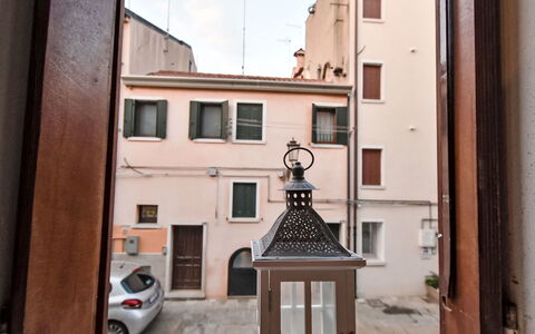 La Casa di Lu': Wall, Door, Iron, Home Door, Paint, Light Fixture, Plaster, Balcony