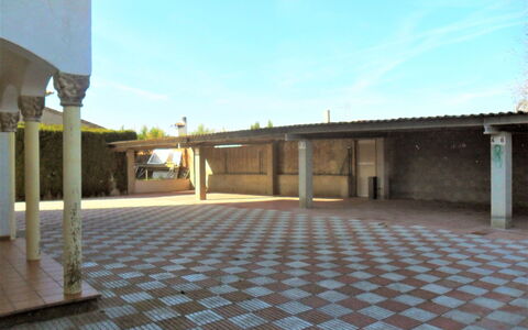 La Tuna 6: Sky, Cloud, Road Surface, Shade, Real Estate, Flooring, Composite Material, Leisure, Concrete