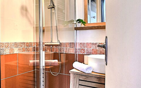 Le Douhet 2: Bathroom, Plumbing Fixture, Flooring, Floor, Interior Design, Plumbing, Tile, Shower, Mirror, Toilet