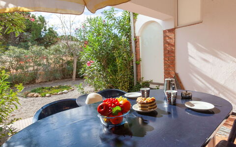 L'Escala 190: Table, Plant, Tableware, Furniture, Building, Chair, Window, Plate, Outdoor Furniture, Shade