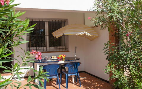L'Escala 190: Plant, Property, Building, Flower, Botany, Shade, Architecture, Outdoor Furniture, Biome, Wall