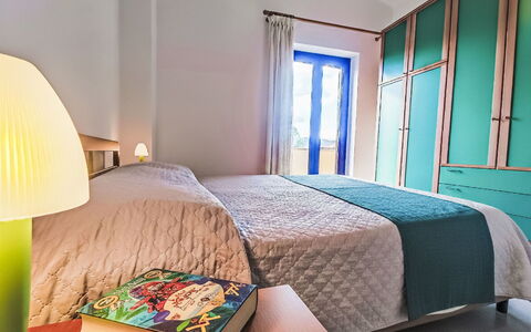 Remo: Furniture, Interior Design, Flooring, Floor, Wood, Room, Bedroom, Ceiling, Textile, Bed