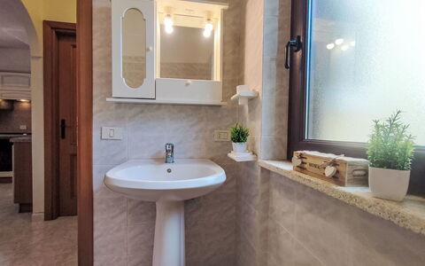 Remo: Bathroom Sink, Plumbing Fixture, Wall, Sink, Flooring, Interior Design, Bathroom, Floor, Tap, Mirror