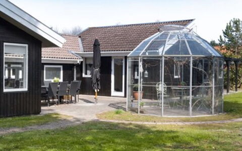 Sissie - 400M from the Sea: Estate, Shade, Driveway, Farmhouse