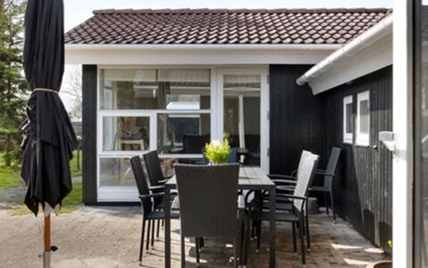 Sissie - 400M from the Sea: Estate, Shade, Driveway, Farmhouse