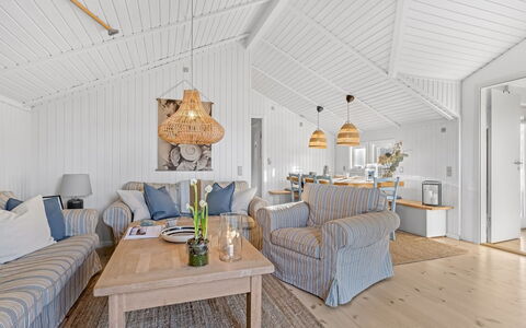 Sissie - 400M from the Sea: Estate, Shade, Driveway, Farmhouse