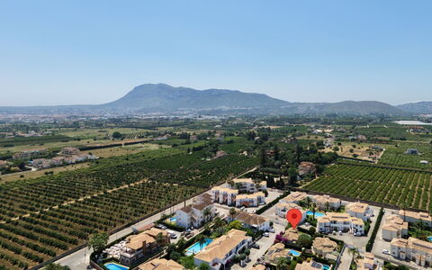 Maison Xoriguer: Residential Area, Bird'S-Eye View, Urban Area, Neighbourhood, Landscape, Town, Aerial Photography, Urban Design, Suburb, Village