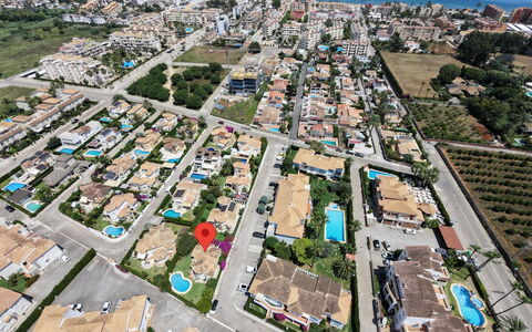 Maison Xoriguer: Residential Area, Bird'S-Eye View, Aerial Photography, Urban Area, City, Neighbourhood, Landscape, House, Urban Design, Suburb