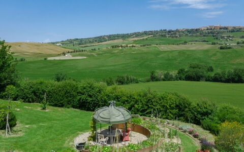 Prugnolo: Grassland, Landscape, Plain, Land Lot, Rural Area, Garden, Lawn, Pasture, Meadow, Landscaping
