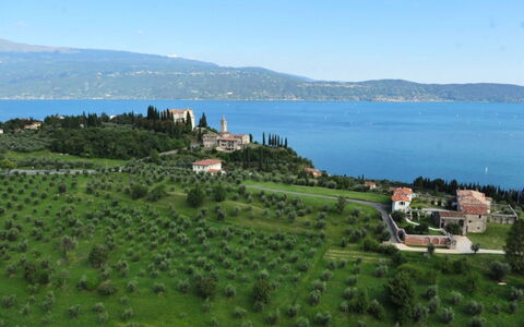 Villa le Selve: Landscape, Natural Landscape, Coast, Coastal And Oceanic Landforms, Hill, Horizon, Sea, Bank, Rural Area, Hill Station