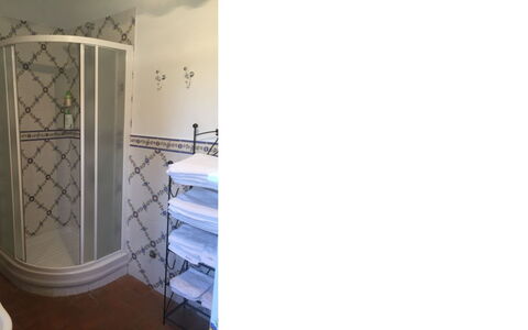 Vallocchie: Interior Design, Floor, Glass, Room, Metal, Home Door, Tile, Bathroom, Plumbing Fixture, Plumbing