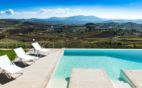 Villa Eroica: Swimming Pool, Hill, Mountain Range, Resort, Ridge, Eco Hotel, Resort Town, Villa