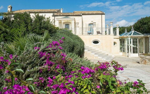 Villa del Drago: Shrub, Garden, Estate, Landscaping, Mansion, Hacienda, Villa, Botanical Garden, Yard, Driveway