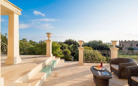 Villa del Drago: Column, Shade, Estate, Design, Classical Architecture, Mansion, Baluster, Villa, Outdoor Structure, Balcony
