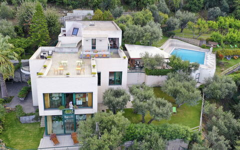 Villa Liliana: Building, Residential Area, Home, House, Architecture, Neighbourhood, Roof, Estate, Human Settlement, Apartment