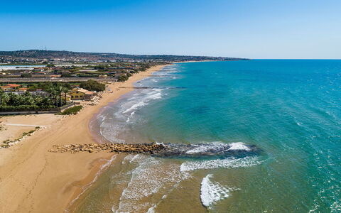 Casa sul Mare: Sky, Blue, Water, Body Of Water, Beach, Daytime, Coast, Natural Environment, Horizon, Sea