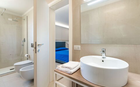 Casa sul Mare: Flooring, Interior Design, Floor, Ceiling, Room, Furniture, Plumbing Fixture, Bathroom, Apartment, Plumbing