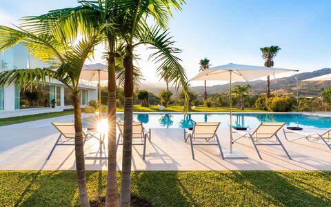 Villa Contemporanea: Swimming Pool, Resort, Eco Hotel, Outdoor Furniture, Leisure, Shade, Hotel, Landscaping