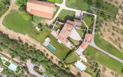 Tenuta le Selve: Residential Area, House, Home, Landscape, Estate, Roof, Land Lot, Plain, Garden, Landscaping