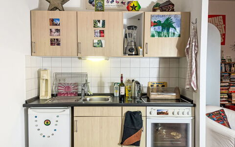 Regenbogen: Kitchen Appliance, Major Appliance, Kitchen, Furniture, Interior Design, Countertop, Cabinetry, Room, Flooring, Kitchen Stove