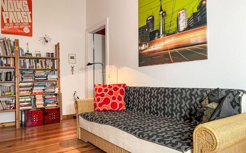 Regenbogen: Furniture, Interior Design, Flooring, Floor, Couch, Wood, Textile, Living Room, Room, Wood Flooring