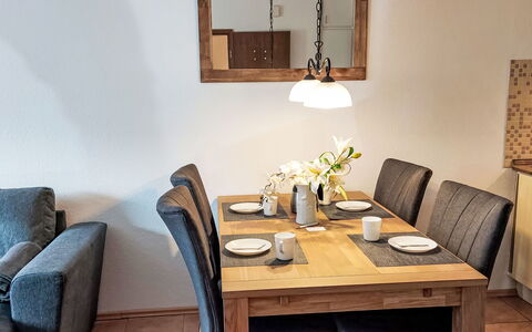 Elwi: Furniture, Wood, Interior Design, Flooring, Table, Kitchen & Dining Room Table, Dining Room, Room, Floor, Brown