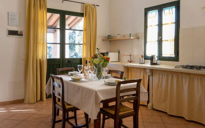 Accommodation:&nbsp;Le Debbiare 500.12