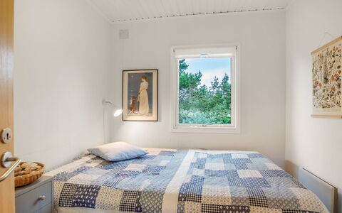 Cate - 900M from the Sea: Wall, Bedroom, Wood, Interior Design, Bed, Ceiling, Floor, Flooring, Bed Sheet, Bedding