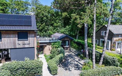 Residence Domburgse Duinen: Residential Area, House, Roof, Home, Shrub, Cottage, Rural Area, Garden, Suburb, Driveway