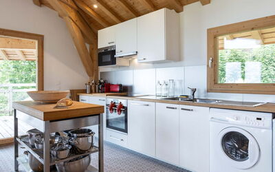 Chalets les Amis 101.1: Kitchen, Furniture, Countertop, Interior Design, Flooring, Wood, Kitchen Appliance, Ceiling, Cabinetry, Floor