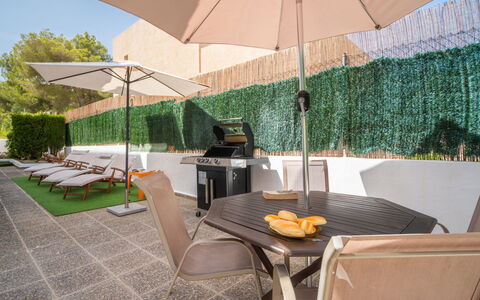 De Vacances: Outdoor Furniture, Furniture, Garden, Shade, Umbrella, Chair, Landscaping, Backyard, Outdoor Table, Wood Stain