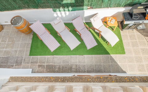 De Vacances: Swimming Pool, Resort, Apartment, Hotel, Condominium, Resort Town, Thermae, Villa, Eco Hotel