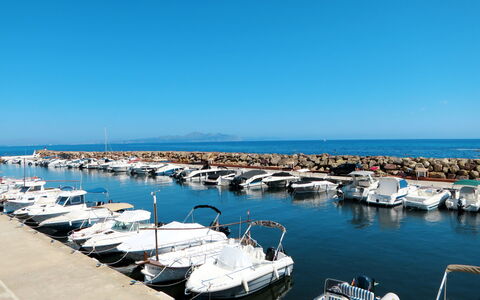 De Vacances: Boat, Watercraft, Marina, Sea, Boats And Boating--Equipment And Supplies, Dock, Coast, Port, Naval Architecture