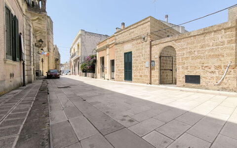 Morciano di Leuca 1: Road Surface, Flooring, Street, Road, Sidewalk, Concrete, Flagstone, Cobblestone, Walkway, Alley