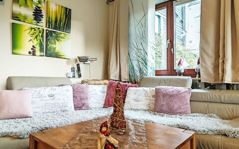 Ruhrtalblick: Furniture, Interior Design, Couch, Flooring, Floor, Living Room, Wood, Room, Lighting, Textile