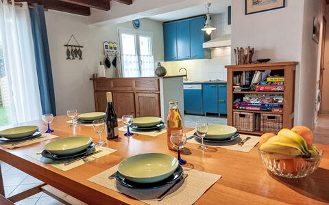 Charme de la Grande Bosse: Furniture, Interior Design, Table, Tableware, Wood, Kitchen & Dining Room Table, Chair, Flooring, Dining Room, Room
