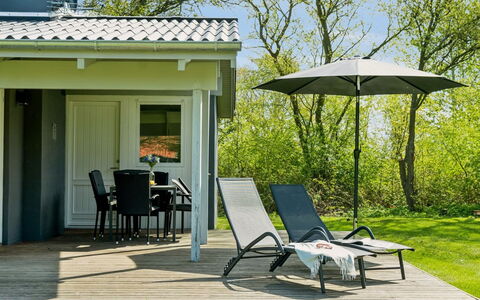 Gren - 580M from the Sea: Estate, Shade, Driveway, Farmhouse