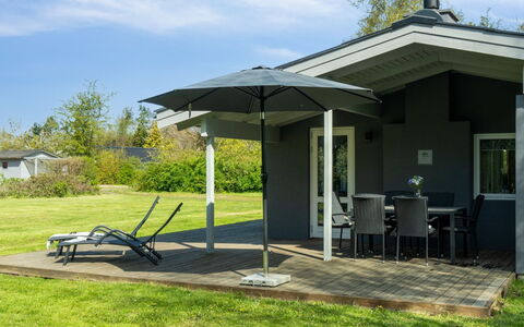 Gren - 580M from the Sea: Estate, Shade, Driveway, Farmhouse