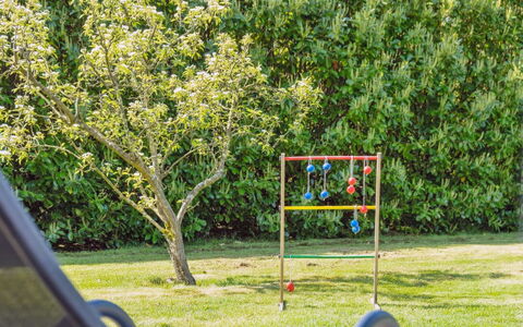 Gren - 580M from the Sea: Estate, Shade, Driveway, Farmhouse