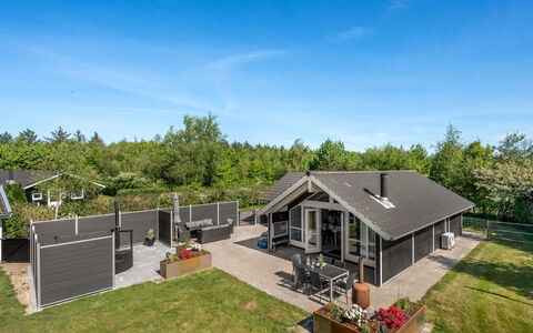 Kuisma - 1.1Km to the Fjord: Roof, Home, House, Residential Area, Cottage, Estate, Siding, Suburb, Landscaping, Garden Buildings