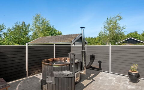 Kuisma - 1.1Km to the Fjord: Composite Material, Outdoor Furniture, Deck, Shade, Outdoor Structure, Yard, Backyard, Design, Patio, Garden Buildings