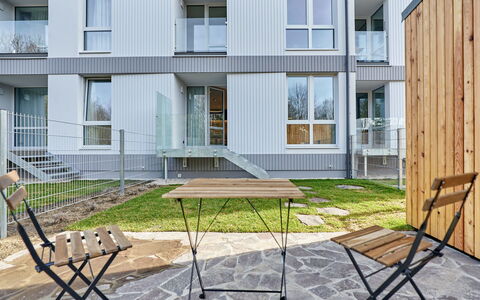 Abertamy 200: Hardwood, Plank, Balcony, Yard, Deck, Wood Stain, Wood Flooring, Handrail, Siding, Daylighting